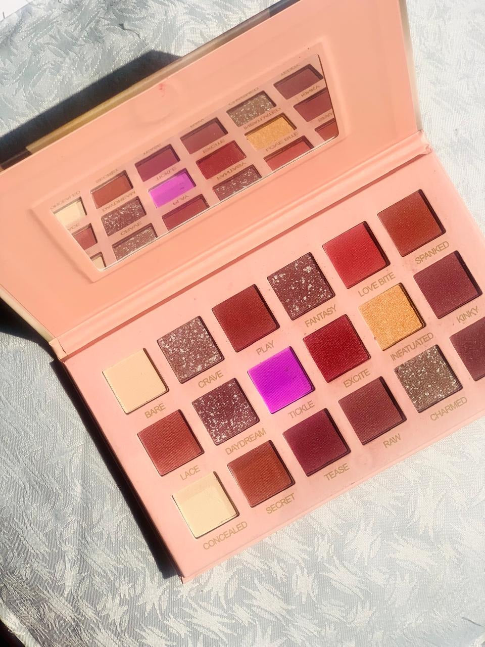 18-Color Eyeshadow Palette